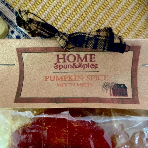 5 PIECE COLLECTION OF FARMHOUSE PRIMITIVE DECORATIVE HOME DECOR - Picture 4 of 8